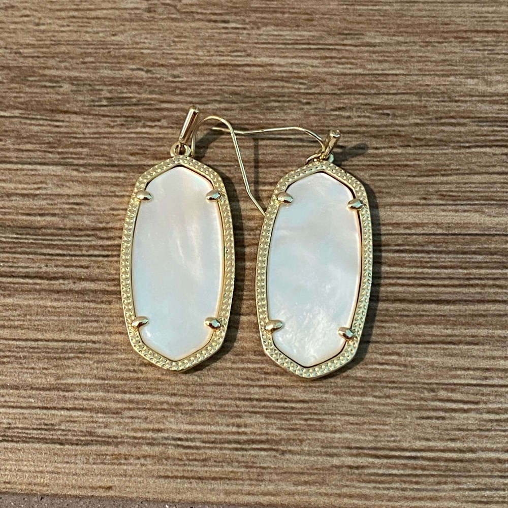 ELLE GOLD DROP EARRINGS IN IVORY MOTHER-OF-PEARL